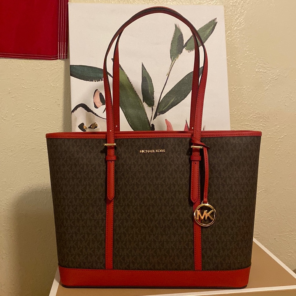 Michael Kors new without tags come with the box